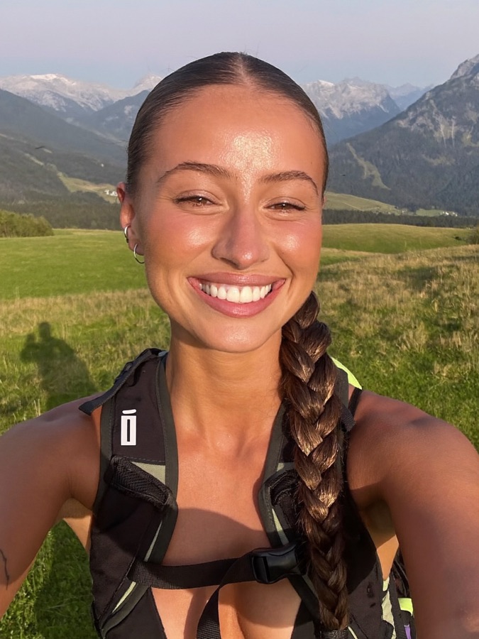 KI-Creatorin Hanna, KI-generiertes Porträt